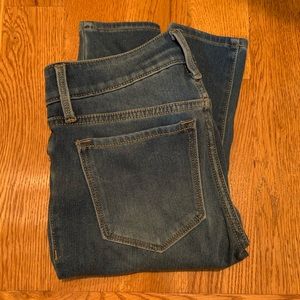 ✨ Old Navy Medium Wash Jegging ✨
